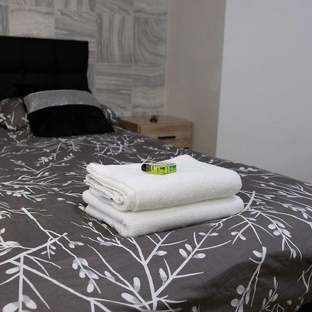 Hills View Apartments Манчестър Екстериор снимка