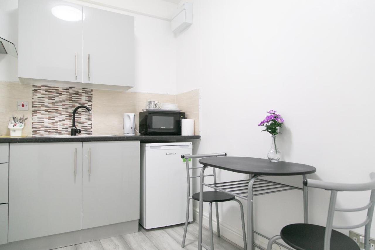 Hills View Apartments Манчестър Екстериор снимка