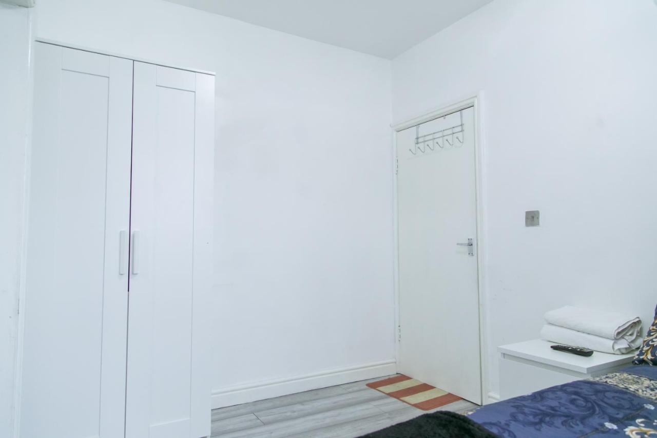 Hills View Apartments Манчестър Екстериор снимка