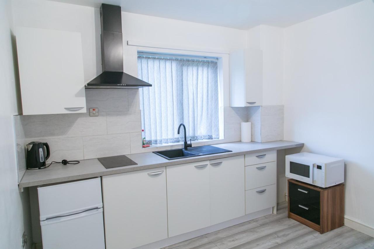 Hills View Apartments Манчестър Екстериор снимка