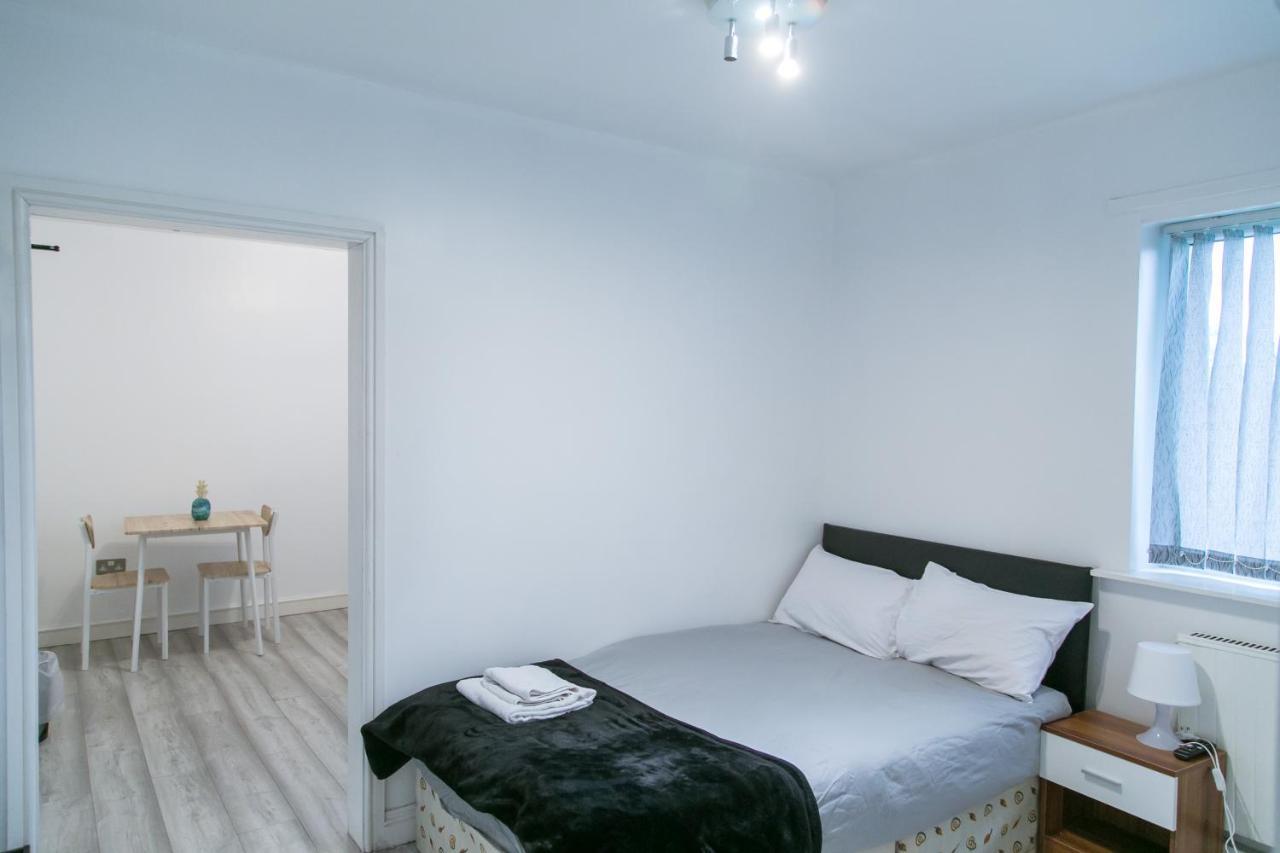 Hills View Apartments Манчестър Екстериор снимка