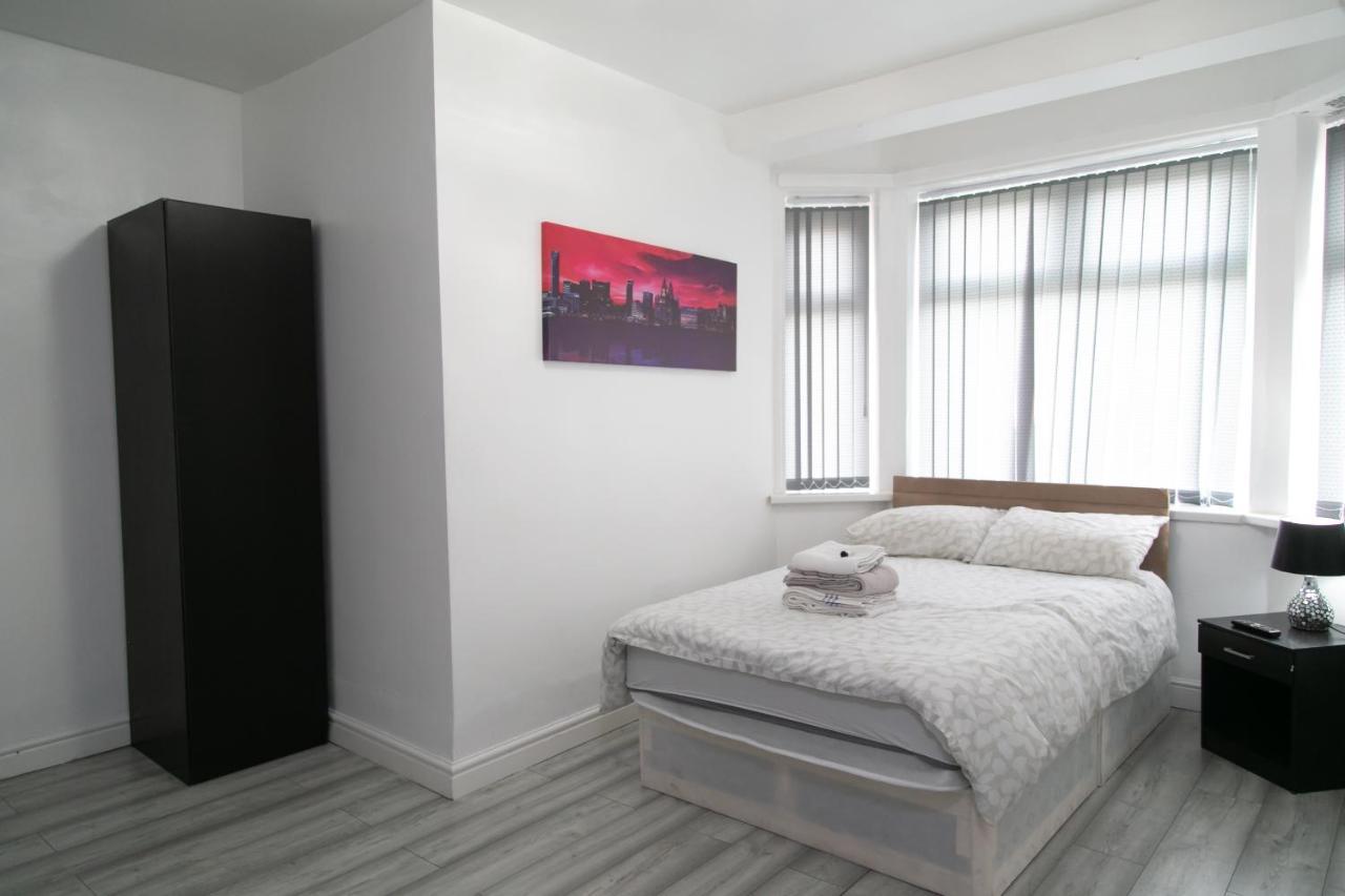Hills View Apartments Манчестър Екстериор снимка