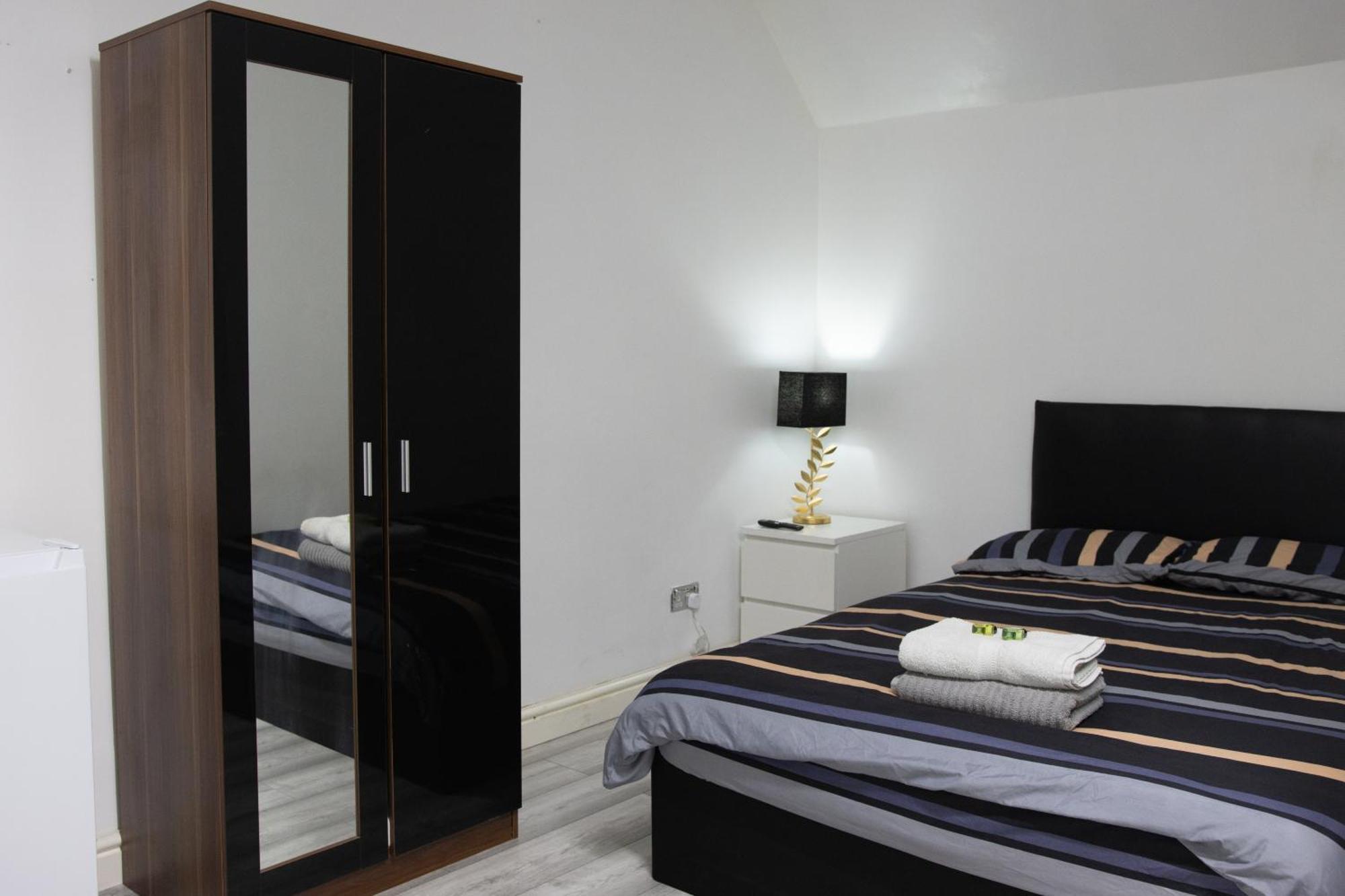 Hills View Apartments Манчестър Екстериор снимка