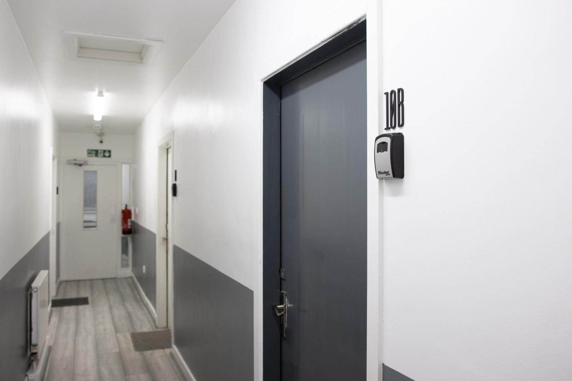 Hills View Apartments Манчестър Екстериор снимка