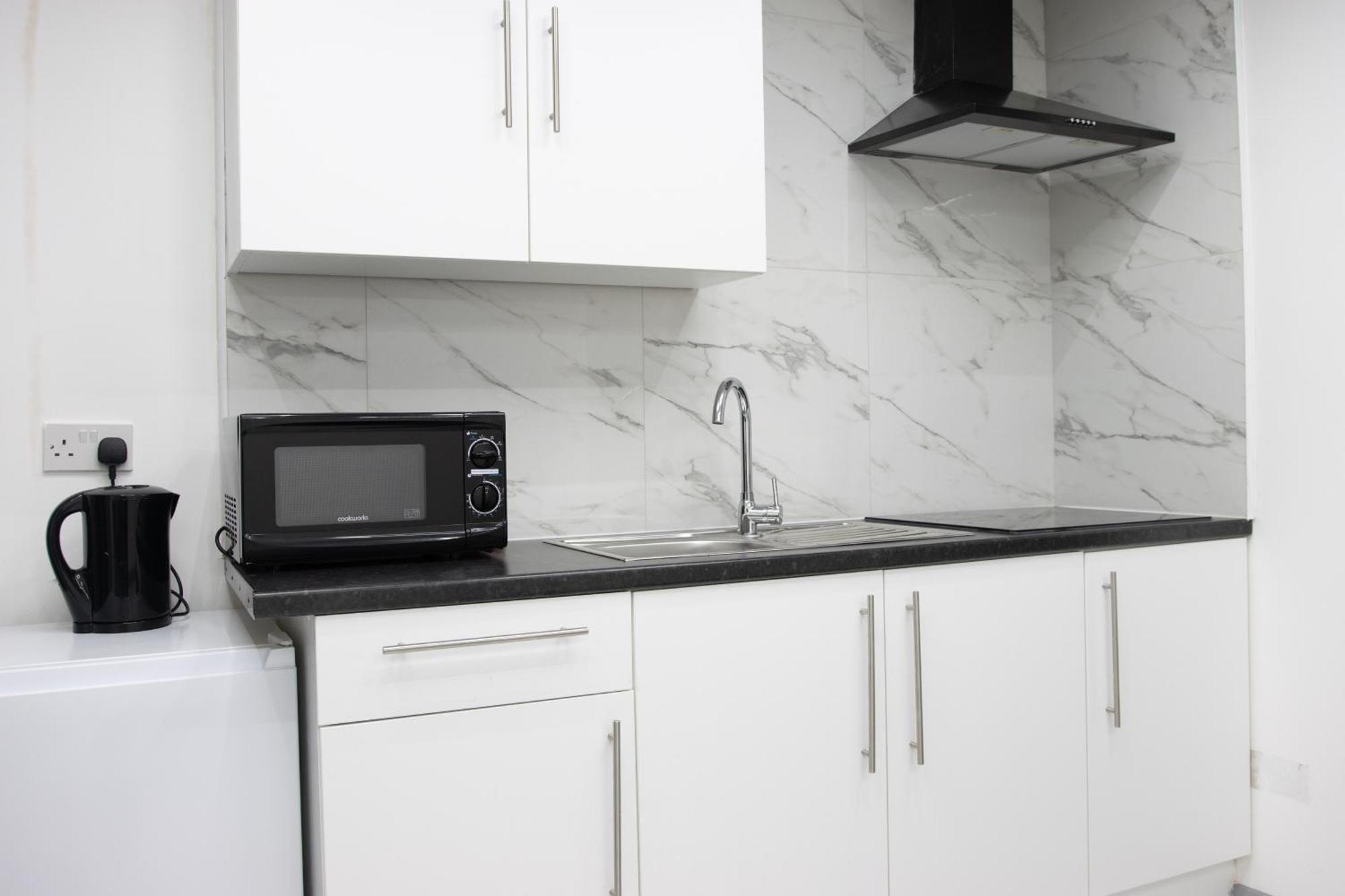 Hills View Apartments Манчестър Екстериор снимка